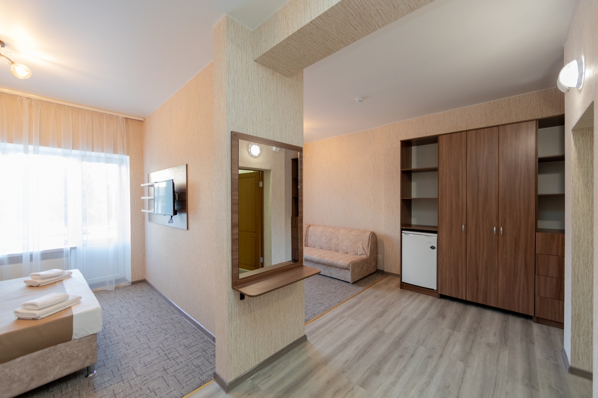 2-м 2-х комнатный номер "Полулюкс", отель в Евпатории "Family Resort ...